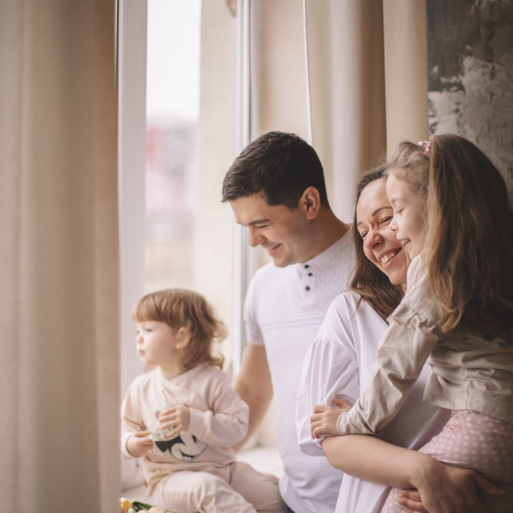 Un matin familial baigné de lumière
